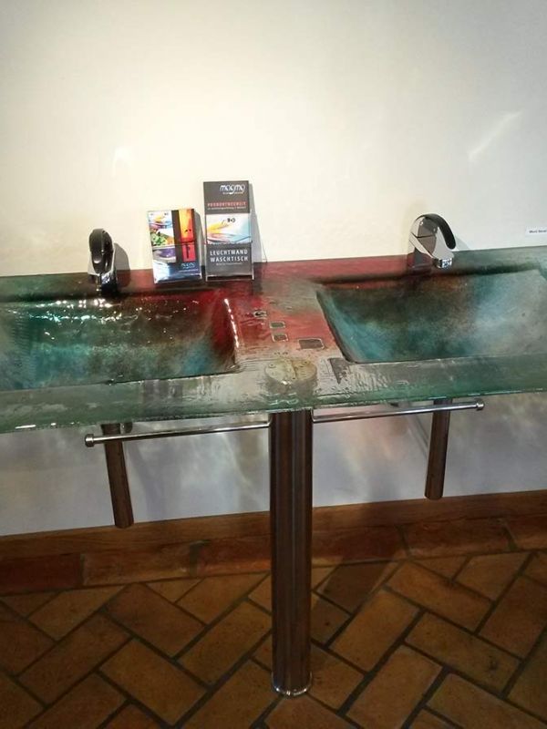 glaswaschtische-c20150213-135750699079C7-6006-D797-1795-124D1CBAC3B5.jpg